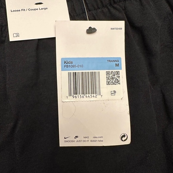 Nike Dri-FIT Breezy
Girls High-Waisted Training Shorts - Picture 6 of 7